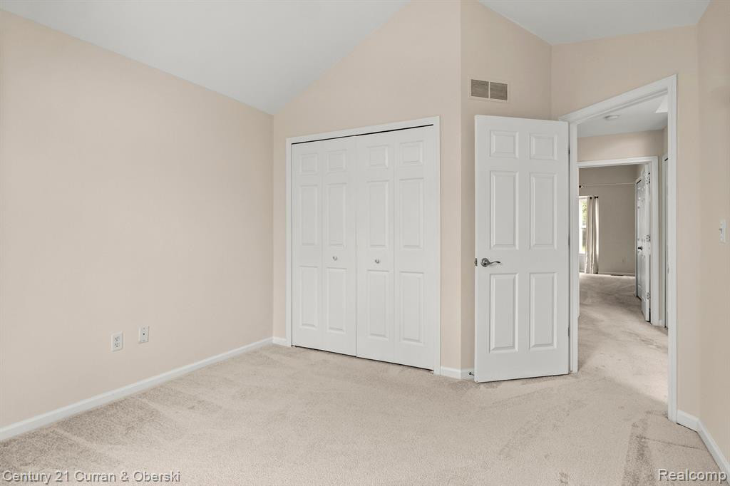 519 WOODHAVEN Drive, Commerce Twp, MI 48390 — Photo 39