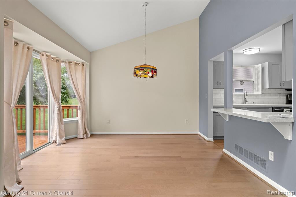 519 WOODHAVEN Drive, Commerce Twp, MI 48390 — Photo 43