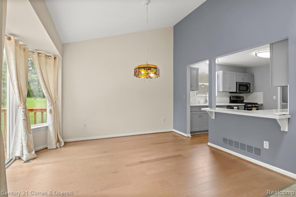 519 WOODHAVEN Drive, Commerce Twp, MI 48390 — Photo 45