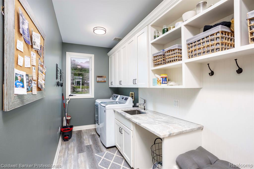 17960 RIDGEVIEW Drive, Northville, MI 48168 — Photo 34