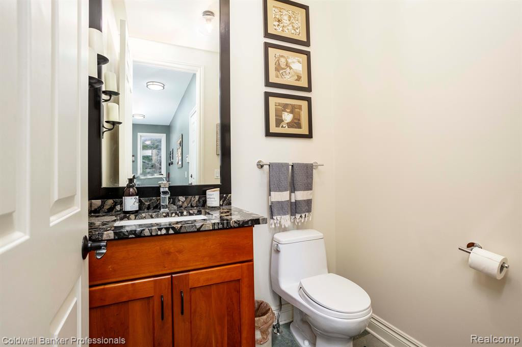 17960 RIDGEVIEW Drive, Northville, MI 48168 — Photo 35