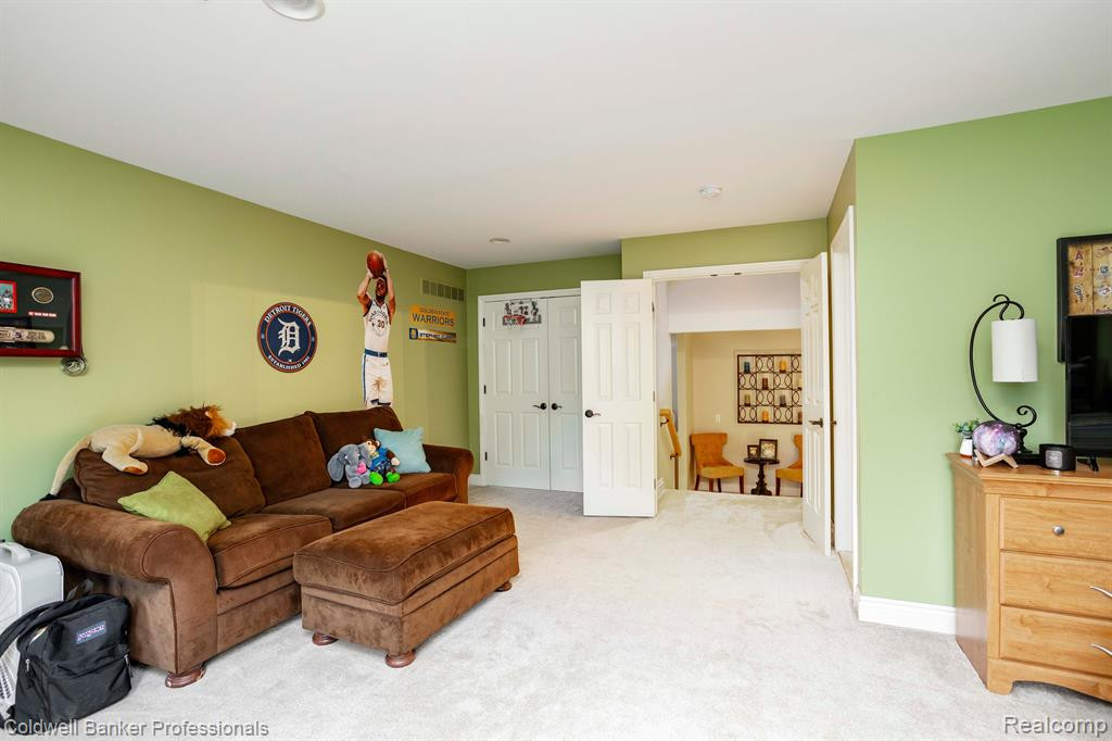 17960 RIDGEVIEW Drive, Northville, MI 48168 — Photo 43