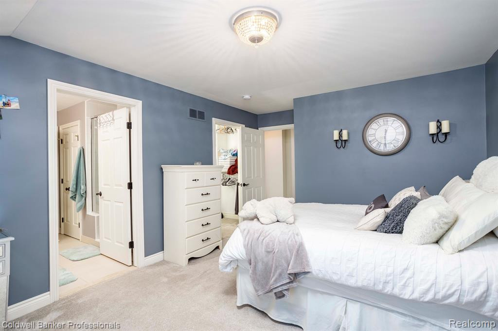 17960 RIDGEVIEW Drive, Northville, MI 48168 — Photo 45