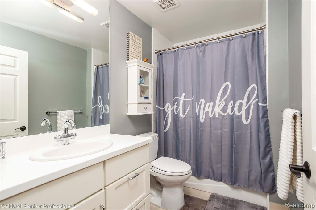 17960 RIDGEVIEW Drive, Northville, MI 48168 — Photo 49