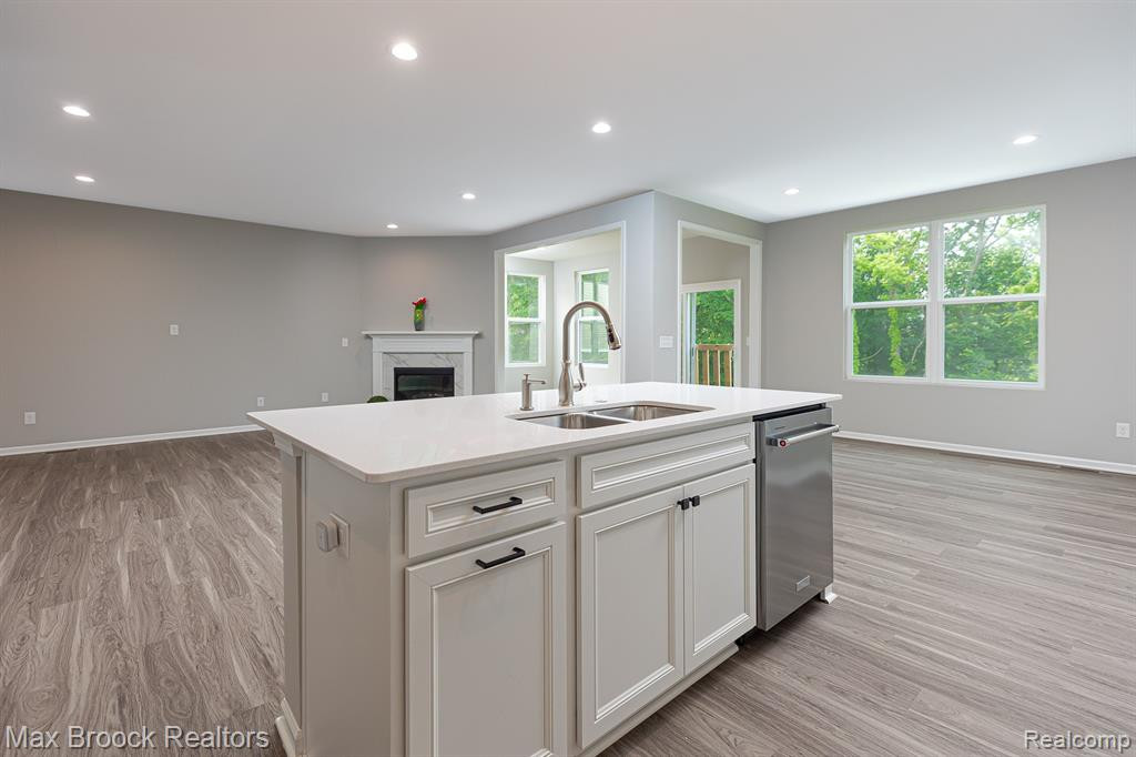 2845 DILLON Drive, Ann Arbor, MI 48105 — Photo 7