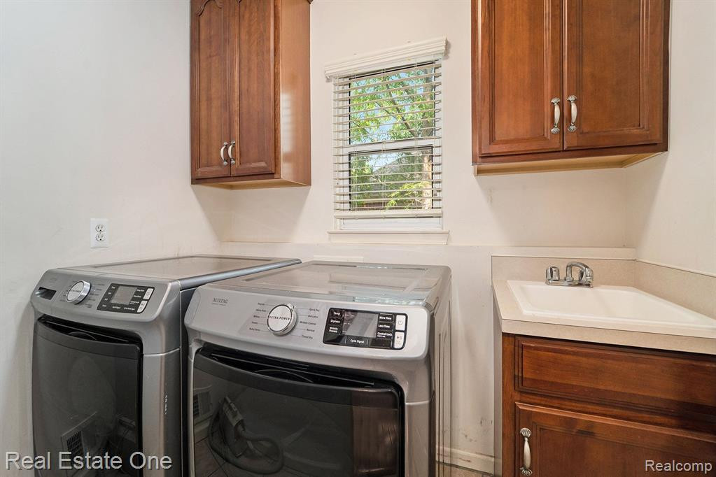 40826 LENOX PARK Drive, Novi, MI 48377 — Photo 17