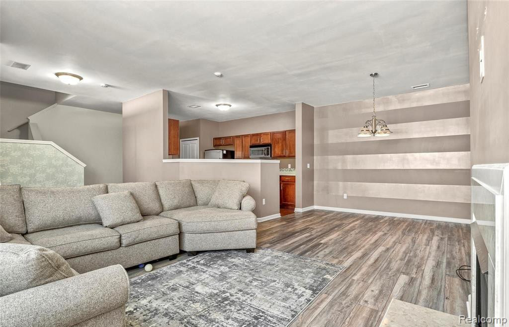 47784 PEMBROKE Drive, Canton, MI 48188 — Photo 4