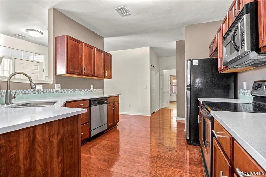 47784 PEMBROKE Drive, Canton, MI 48188 — Photo 7
