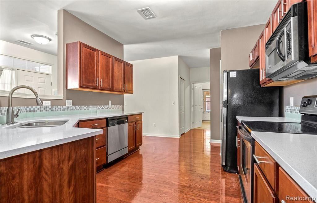 47784 PEMBROKE Drive, Canton, MI 48188 — Photo 16