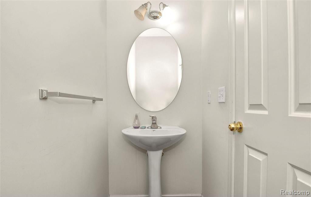 47784 PEMBROKE Drive, Canton, MI 48188 — Photo 19