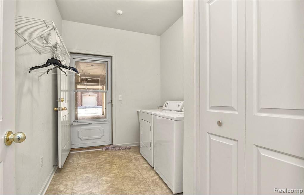47784 PEMBROKE Drive, Canton, MI 48188 — Photo 20