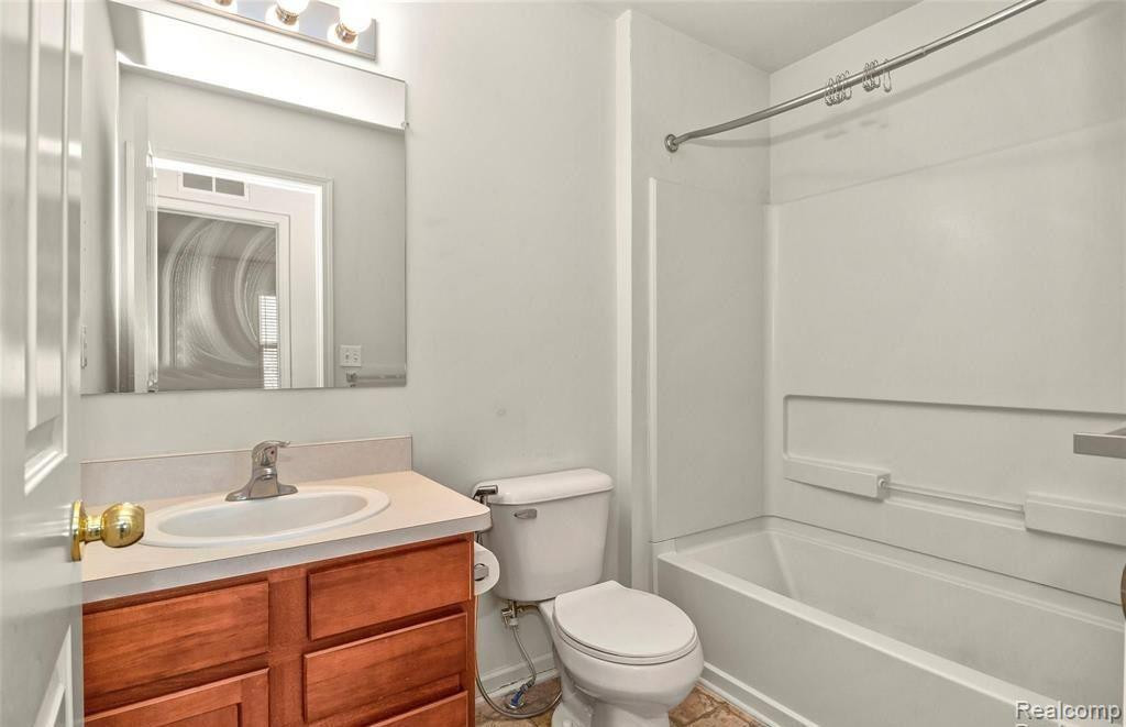 47784 PEMBROKE Drive, Canton, MI 48188 — Photo 23