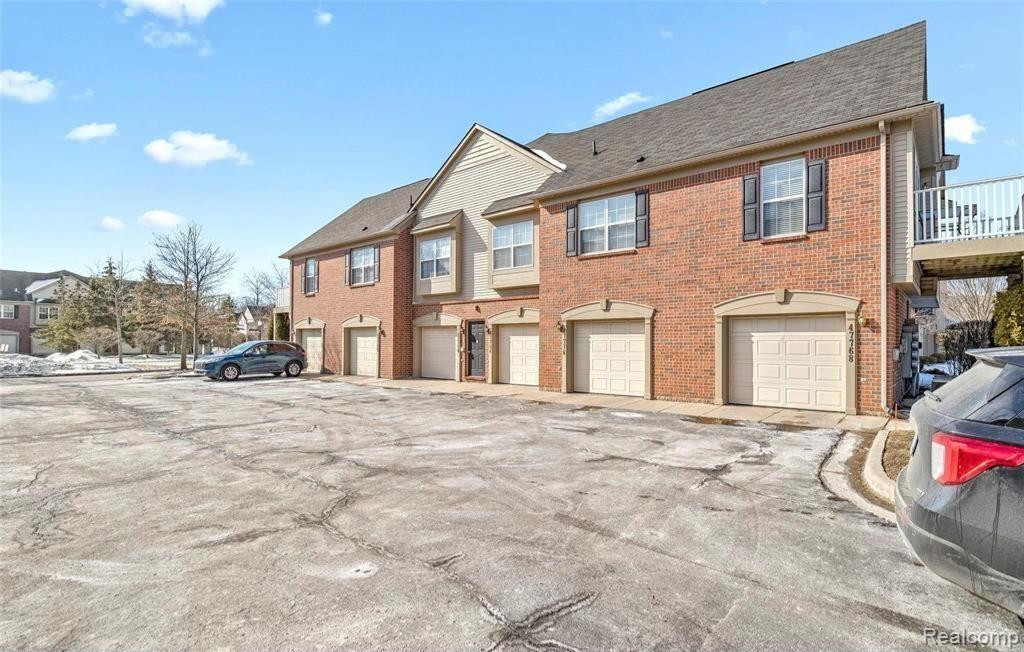 47784 PEMBROKE Drive, Canton, MI 48188 — Photo 26