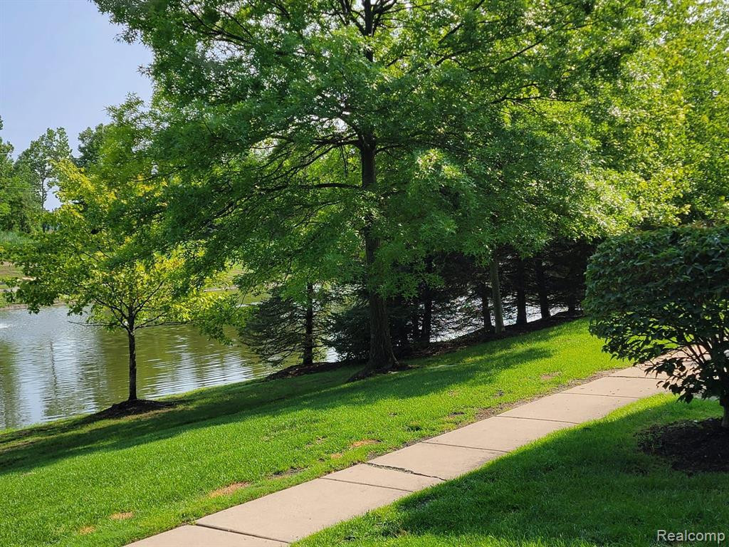47784 PEMBROKE Drive, Canton, MI 48188 — Photo 27
