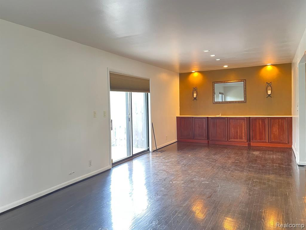 3138 LINDENWOOD Drive, Dearborn, MI 48120 — Photo 4