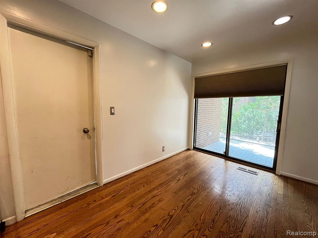 3138 LINDENWOOD Drive, Dearborn, MI 48120 — Photo 5