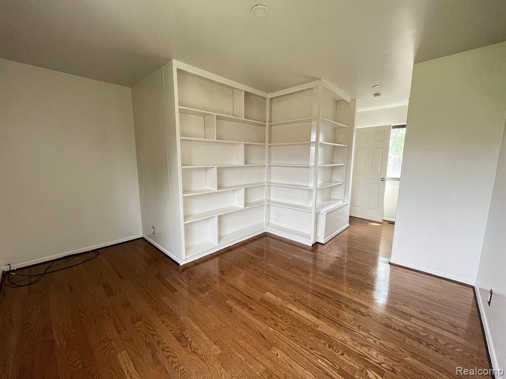 3138 LINDENWOOD Drive, Dearborn, MI 48120 — Photo 7