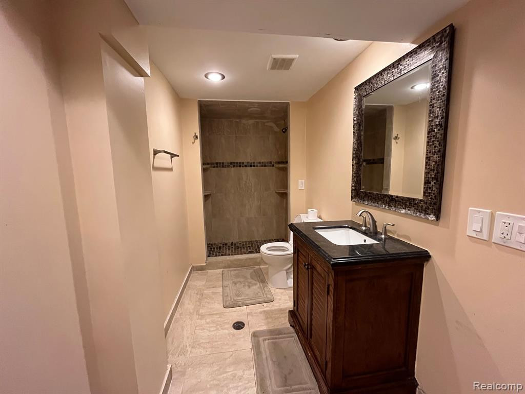 3138 LINDENWOOD Drive, Dearborn, MI 48120 — Photo 12
