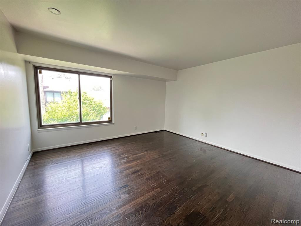 3138 LINDENWOOD Drive, Dearborn, MI 48120 — Photo 15