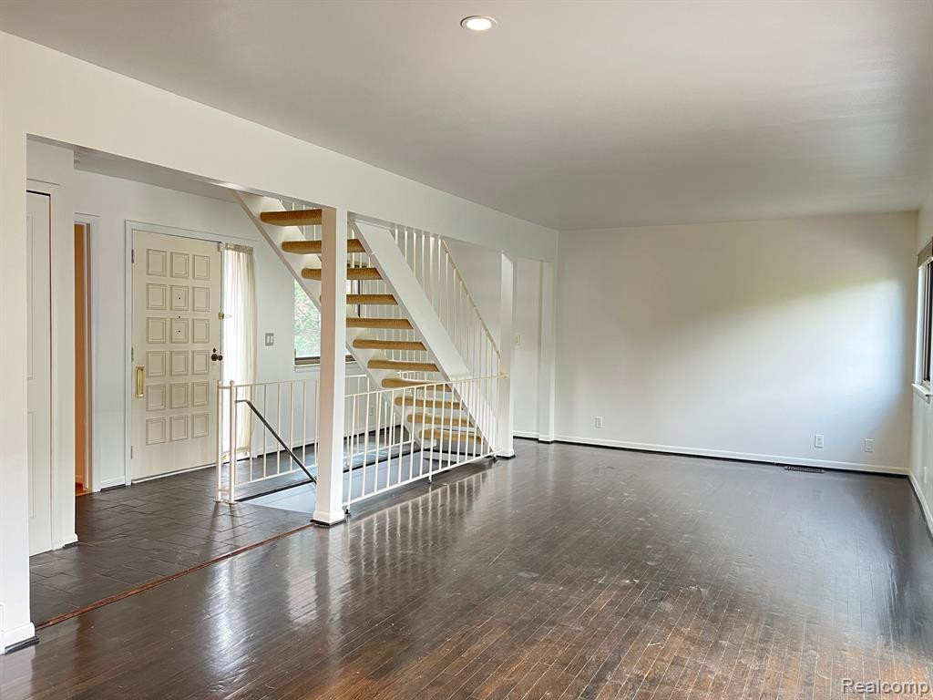 3138 LINDENWOOD Drive, Dearborn, MI 48120 — Photo 17