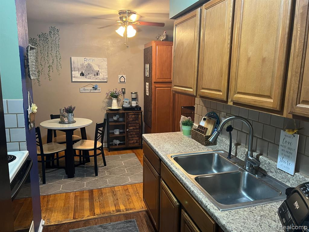 8056 COVENTRY Street, Westland, MI — Photo 18