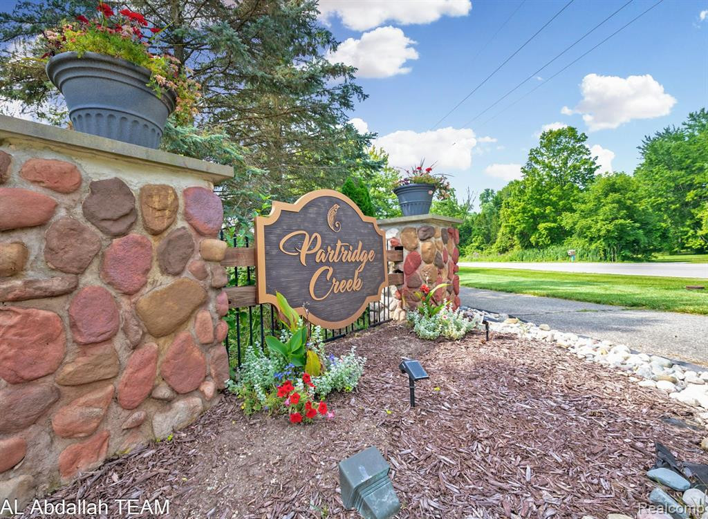 6599 ROBINDALE Drive, Ypsilanti, MI 48197 — Photo 6