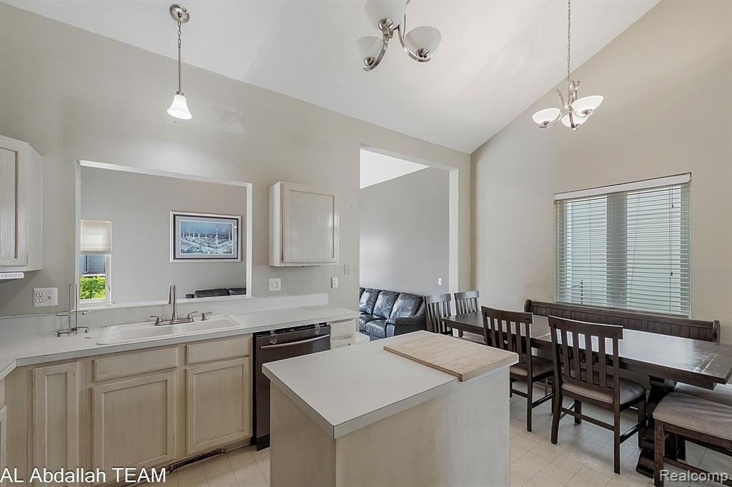 6599 ROBINDALE Drive, Ypsilanti, MI 48197 — Photo 13