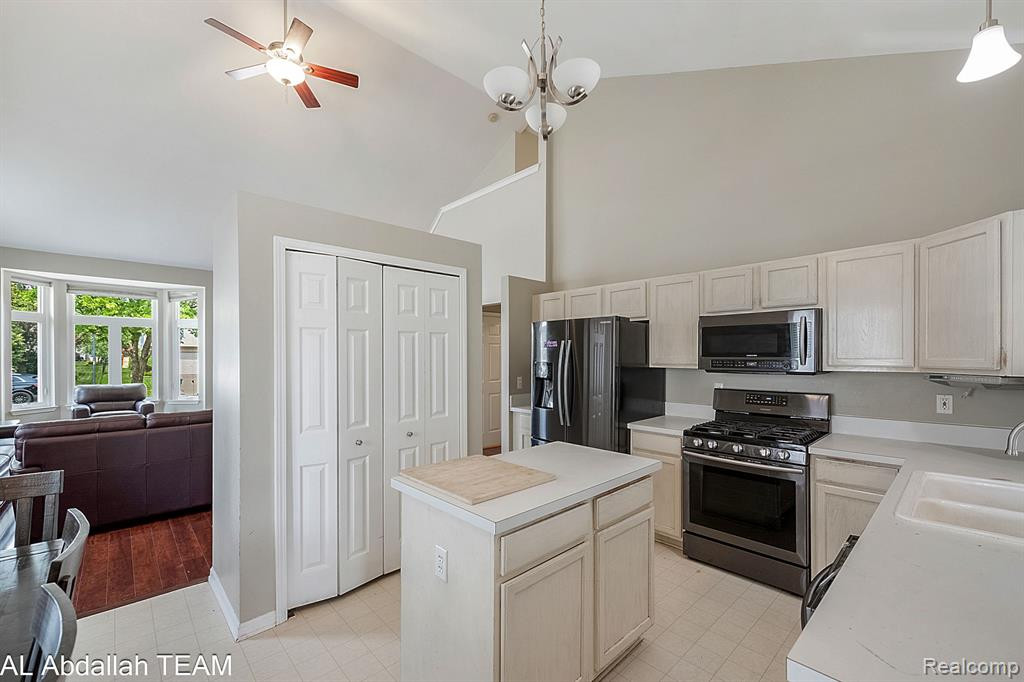 6599 ROBINDALE Drive, Ypsilanti, MI 48197 — Photo 14