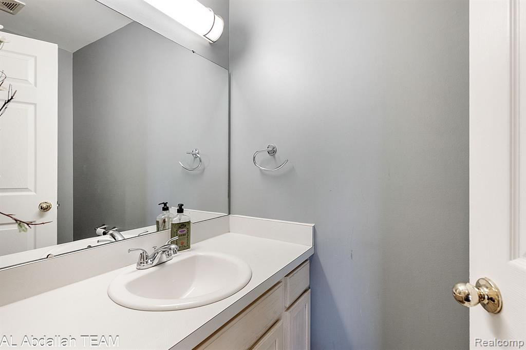 6599 ROBINDALE Drive, Ypsilanti, MI 48197 — Photo 19