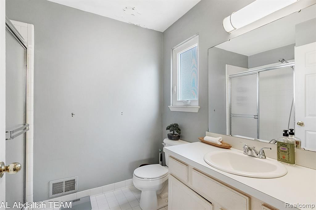 6599 ROBINDALE Drive, Ypsilanti, MI 48197 — Photo 22