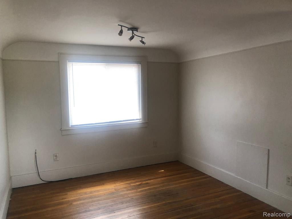 808 E 11 MILE Road, Royal Oak, MI 48067 — Photo 11