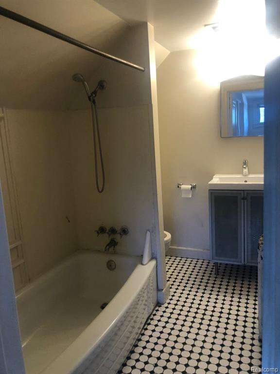 808 E 11 MILE Road, Royal Oak, MI 48067 — Photo 13