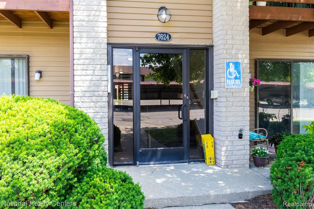 7624 MANOR CIRCLE, #103, Westland, MI — Photo 4