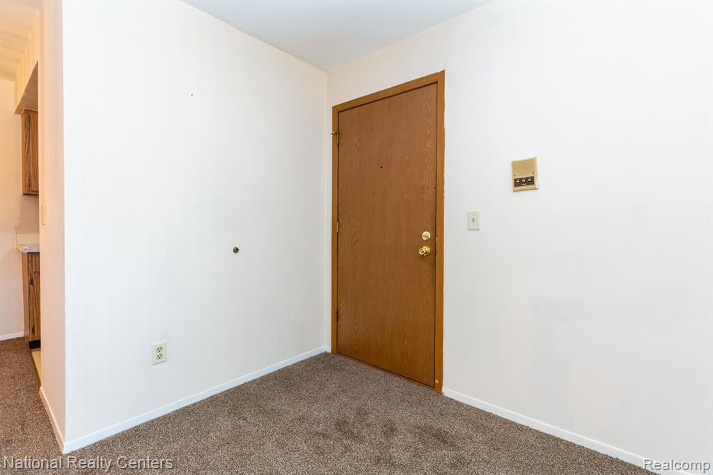 7624 MANOR CIRCLE, #103, Westland, MI — Photo 6