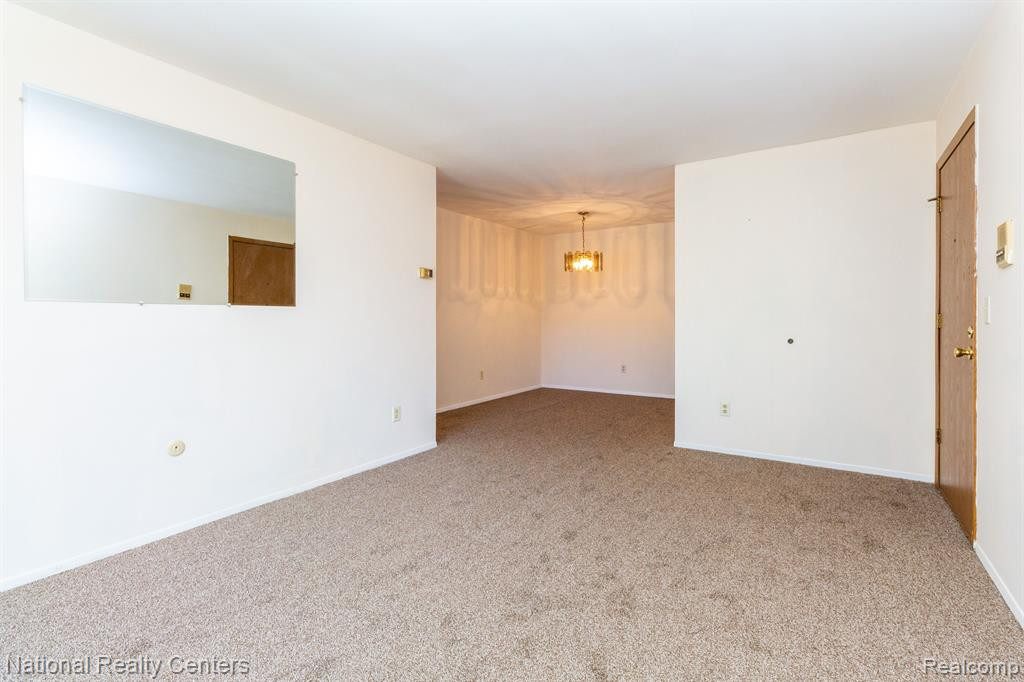 7624 MANOR CIRCLE, #103, Westland, MI — Photo 8