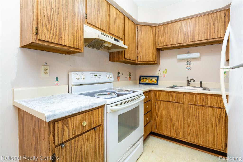 7624 MANOR CIRCLE, #103, Westland, MI — Photo 12