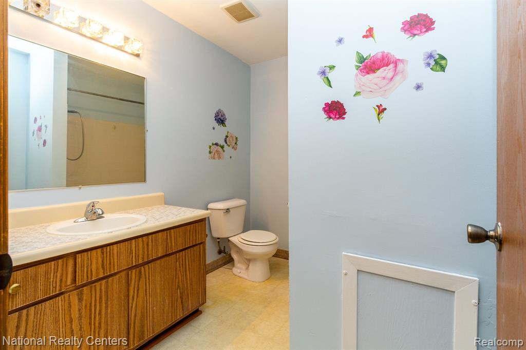 7624 MANOR CIRCLE, #103, Westland, MI — Photo 18