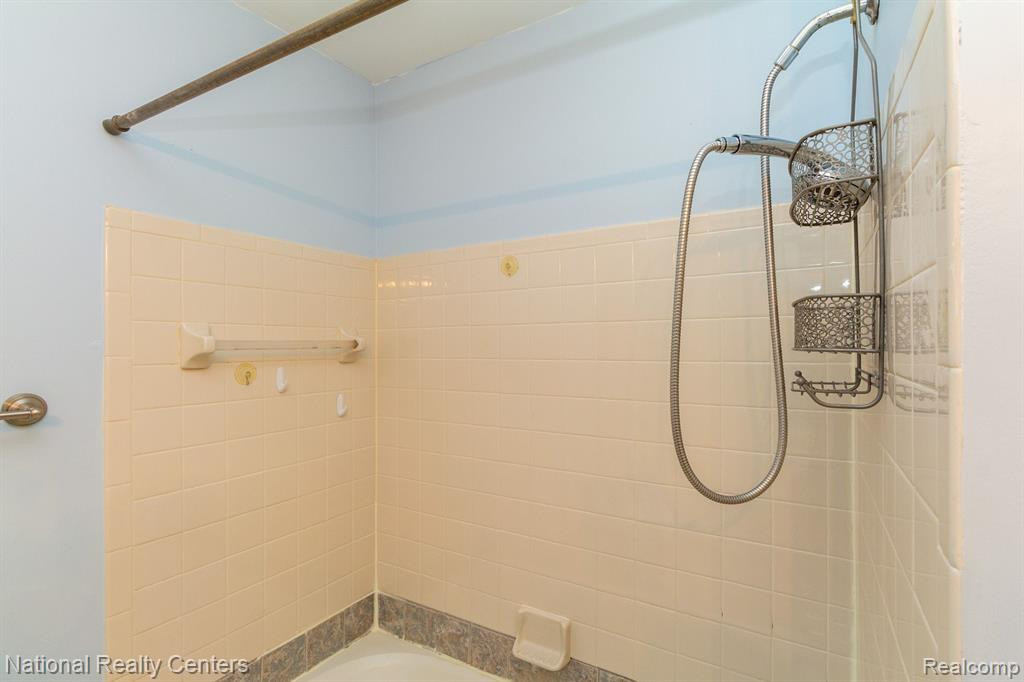 7624 MANOR CIRCLE, #103, Westland, MI — Photo 19