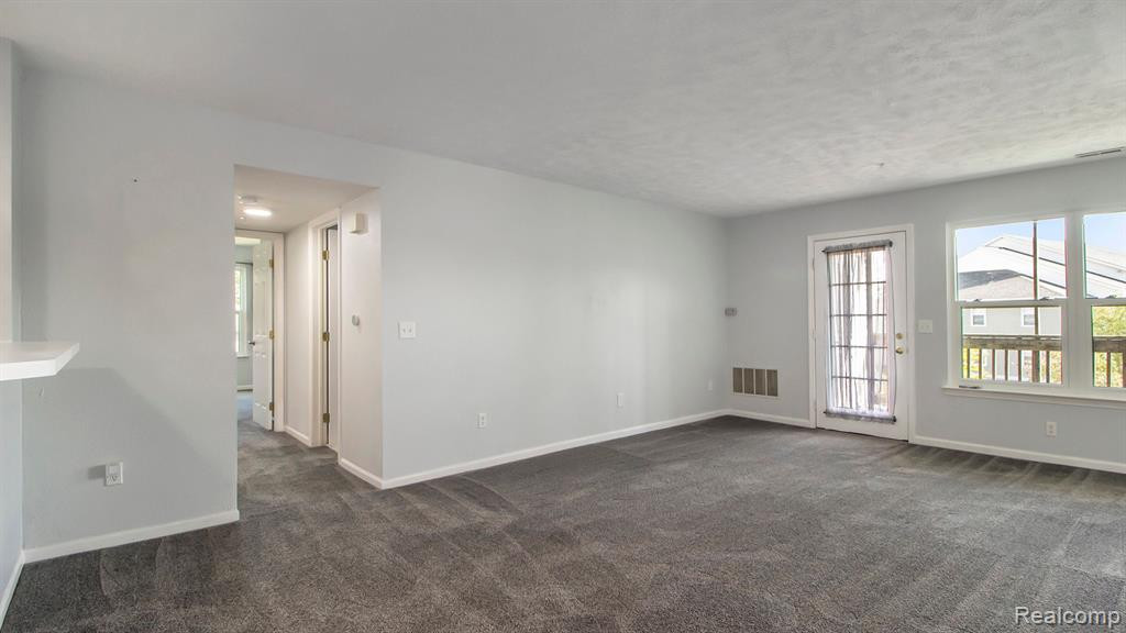 1535 WEATHERSTONE Drive, Ann Arbor, MI 48108 — Photo 4