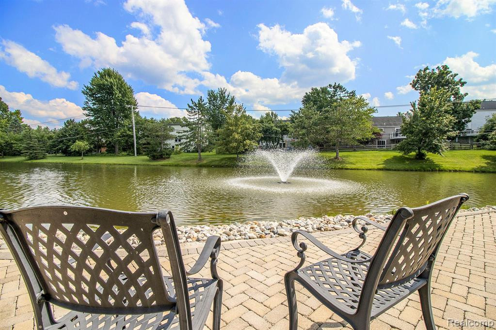 1535 WEATHERSTONE Drive, Ann Arbor, MI 48108 — Photo 24