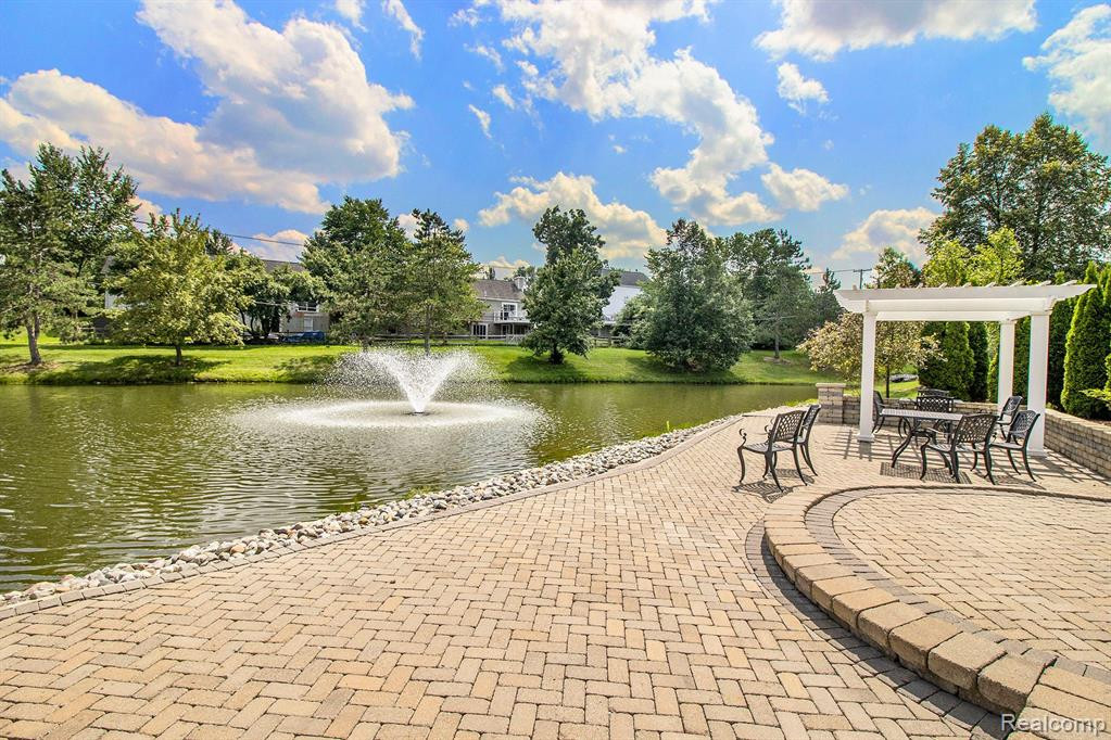 1535 WEATHERSTONE Drive, Ann Arbor, MI 48108 — Photo 25