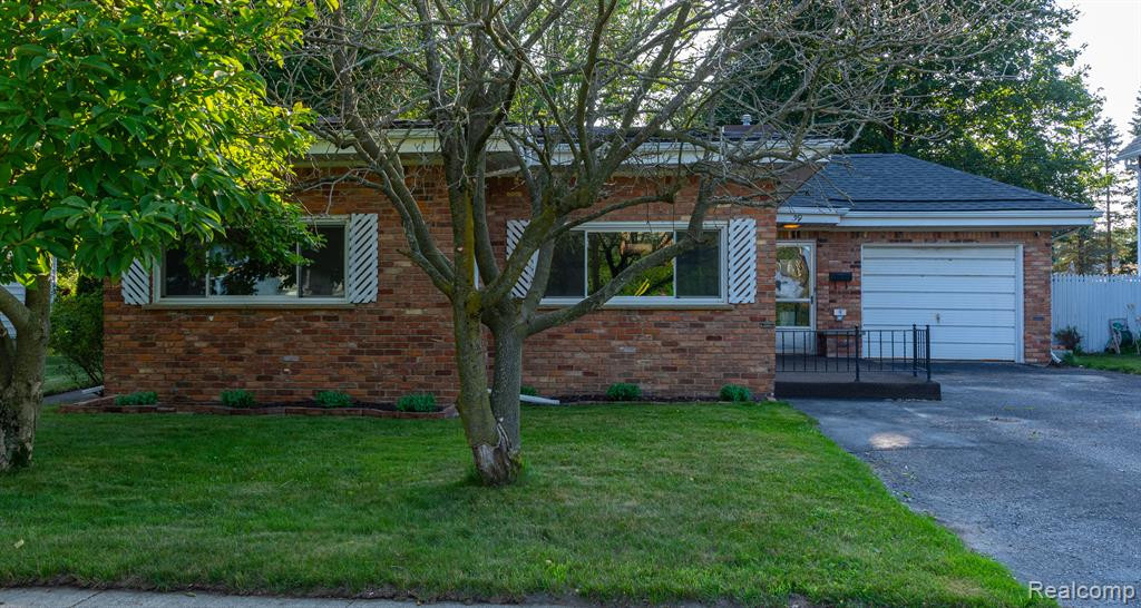 59 MECHANIC Street, Oxford, MI 48371 — front exterior