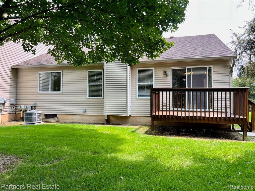 347 WOODFIELD SQUARE Lane, 106, Brighton, MI 48116 — Photo 2