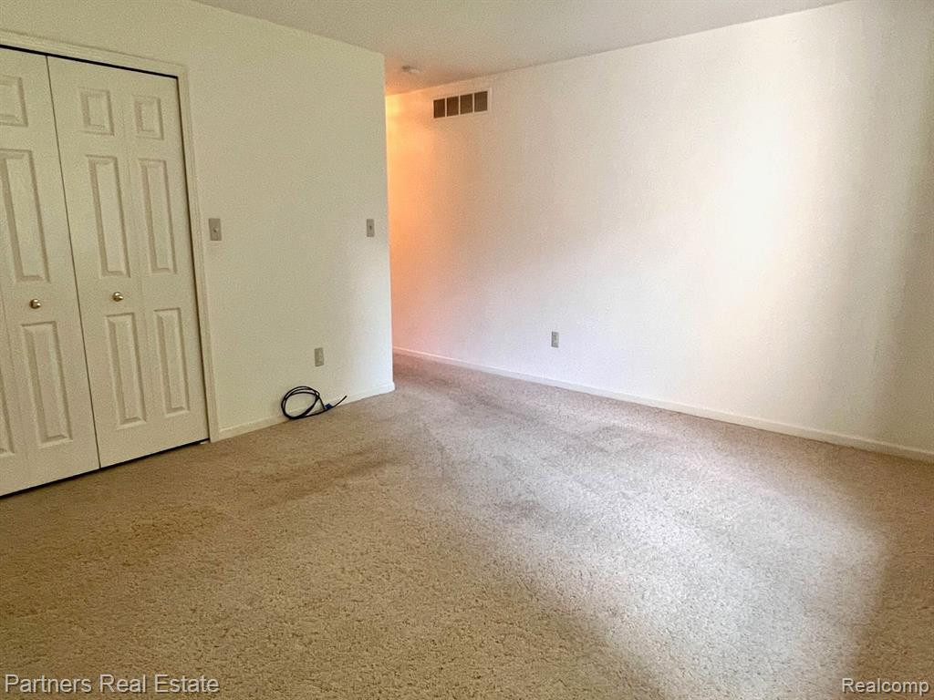 347 WOODFIELD SQUARE Lane, 106, Brighton, MI 48116 — Photo 11