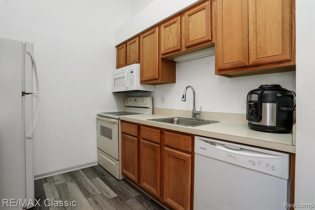 45842 PRAIRIEGRASS Court, Van Buren, MI 48111 — Photo 6