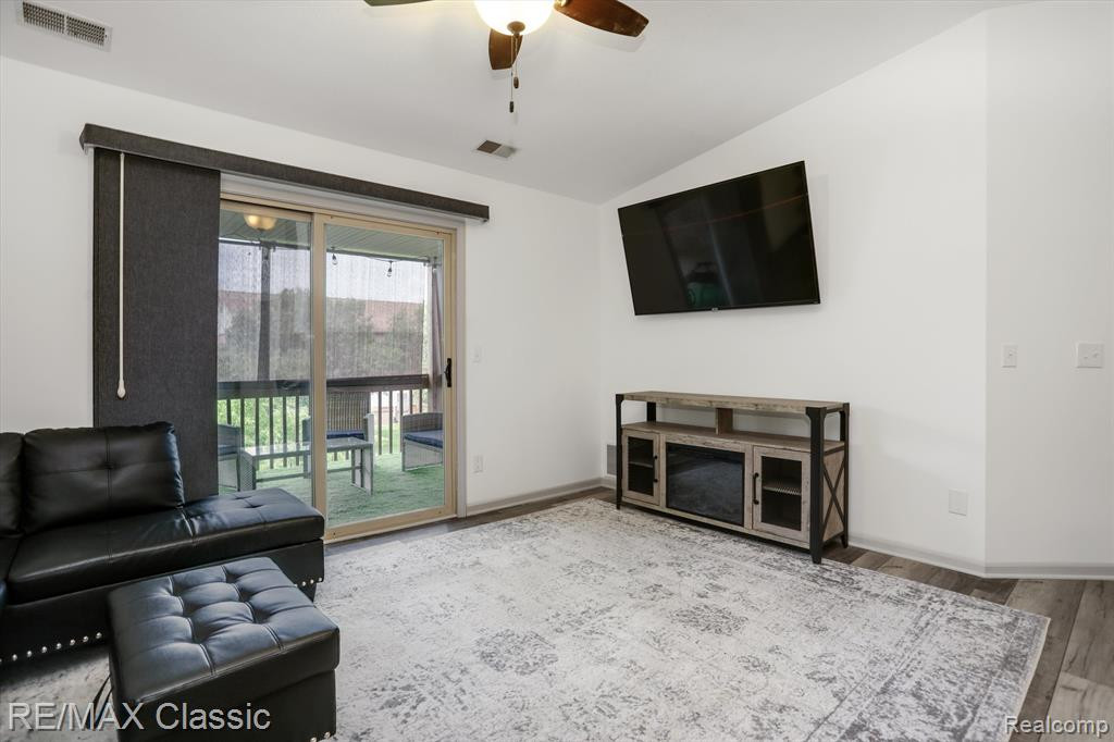 45842 PRAIRIEGRASS Court, Van Buren, MI 48111 — Photo 9