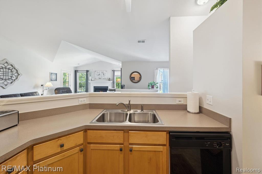 4070 Hampton Ridge Boulevard, Howell, MI 48843 — Photo 13