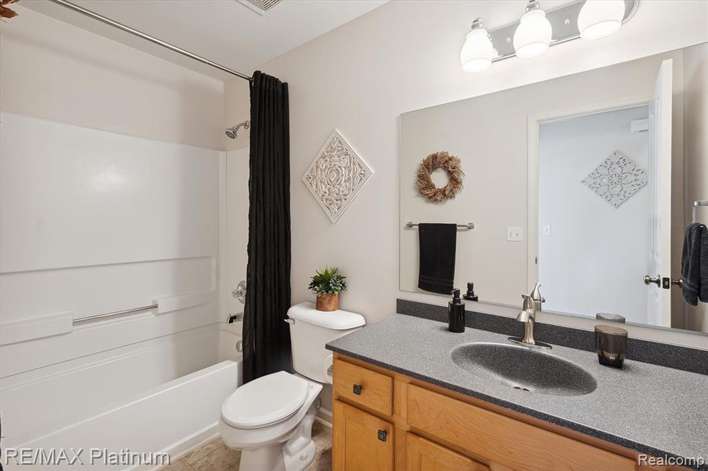 4070 Hampton Ridge Boulevard, Howell, MI 48843 — Photo 23