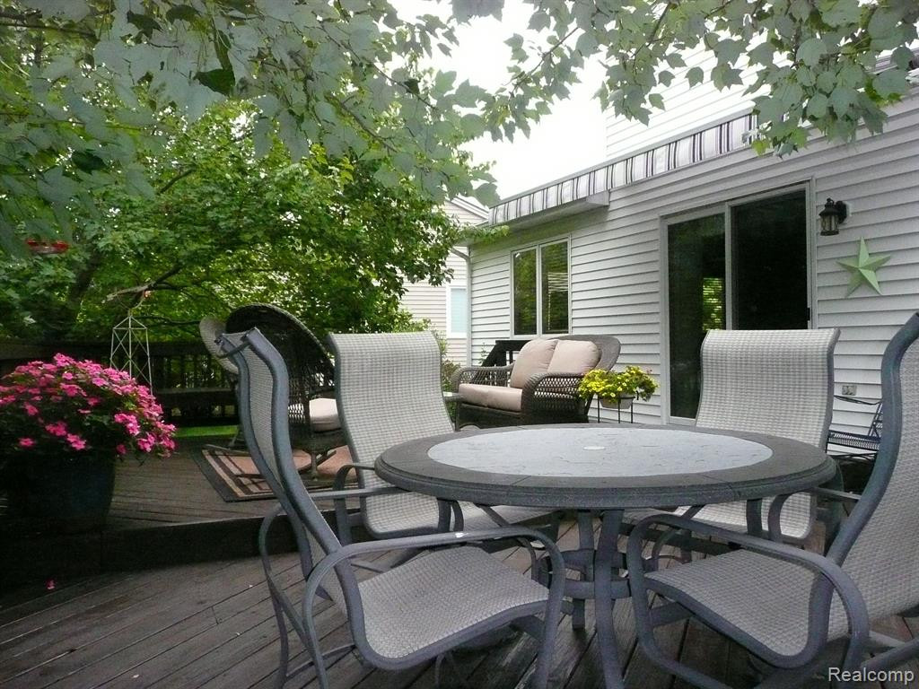 431 Woodland Drive W, Saline, MI 48176 — Photo 9