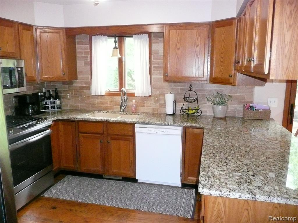 431 Woodland Drive W, Saline, MI 48176 — Photo 11